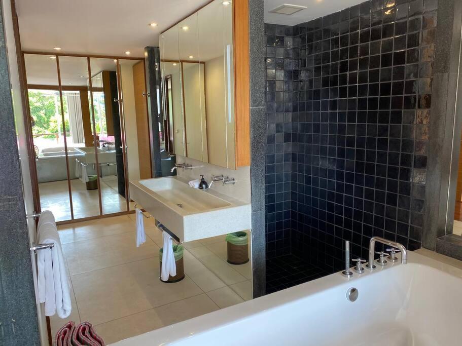 Beachfront 2 Bedroom Luxury Condo Chava Surin Екстериор снимка