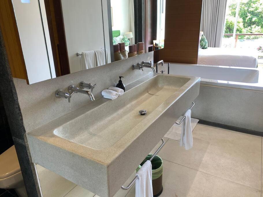 Beachfront 2 Bedroom Luxury Condo Chava Surin Екстериор снимка