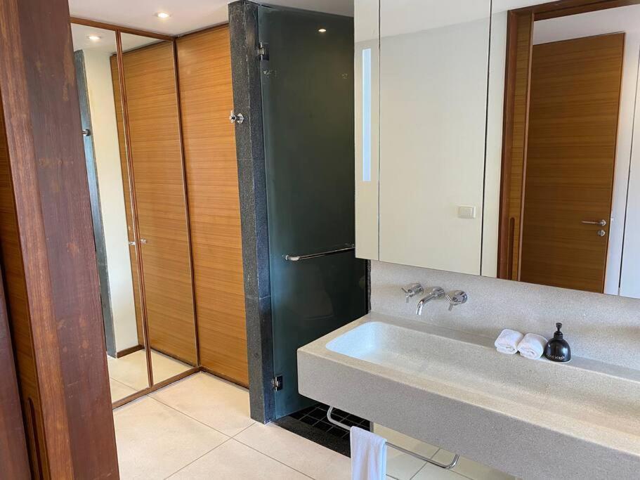 Beachfront 2 Bedroom Luxury Condo Chava Surin Екстериор снимка